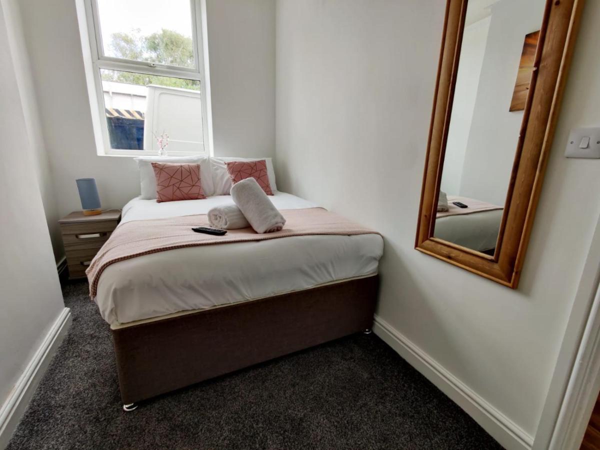 Copper House Aparthotel Суонзи Екстериор снимка